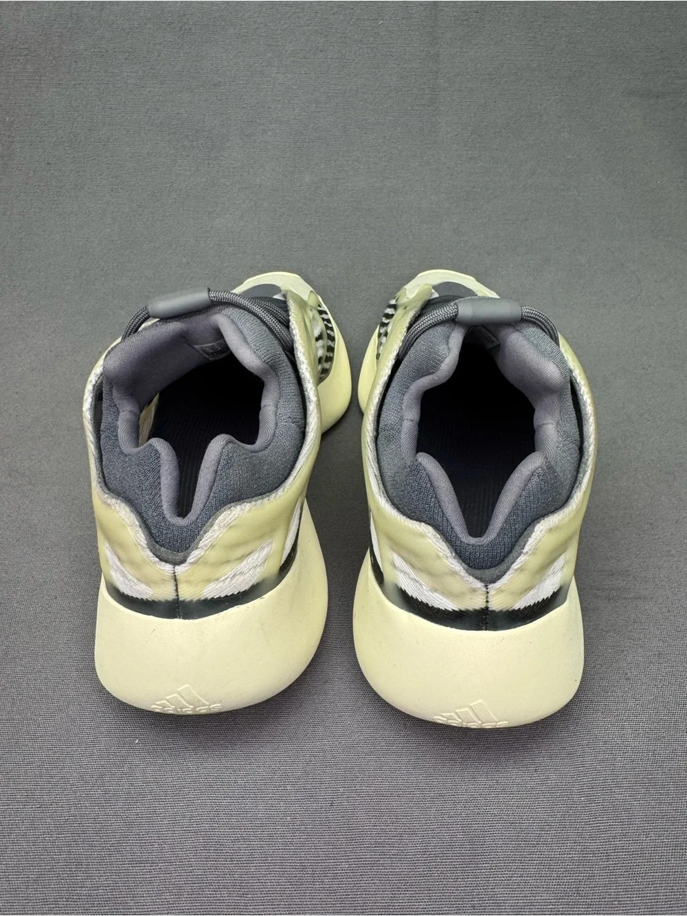 Adidas Yeezy 700 V3 Fade Salt Men’s Size 10.5 Black and Gray ID1674